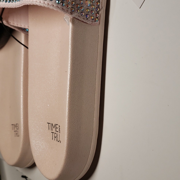 Time and Tru sparkly slides - Picture 5 of 6